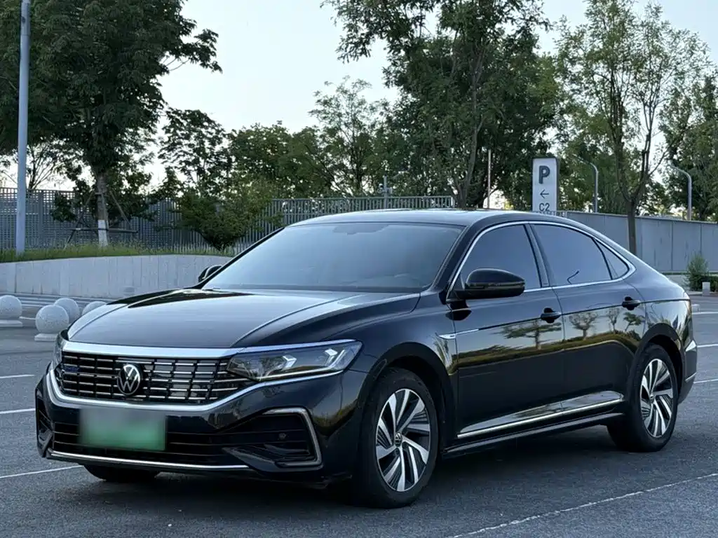 Volkswagen Passat PHEV — миниатюра 2