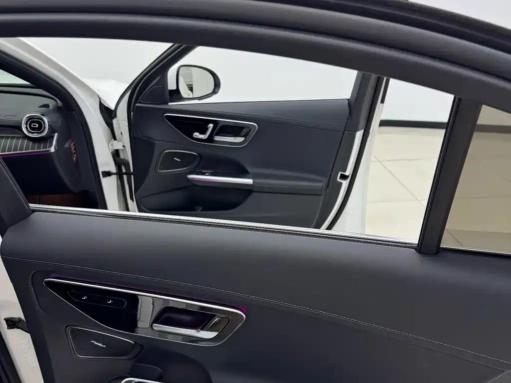 Mercedes-Benz C-Class — миниатюра 14