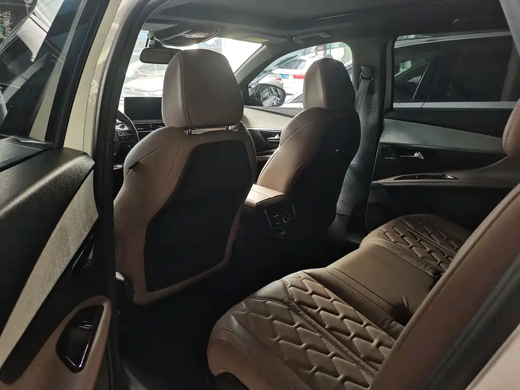 Peugeot 5008 2017 380THP 7 мест Luxury GT