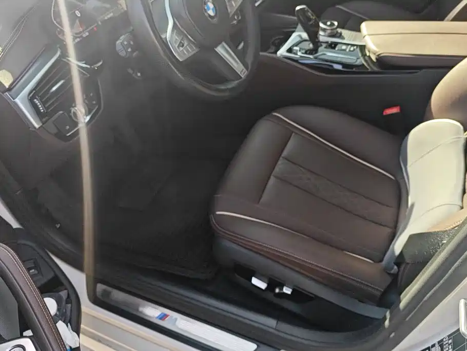 BMW 5 Series — миниатюра 9