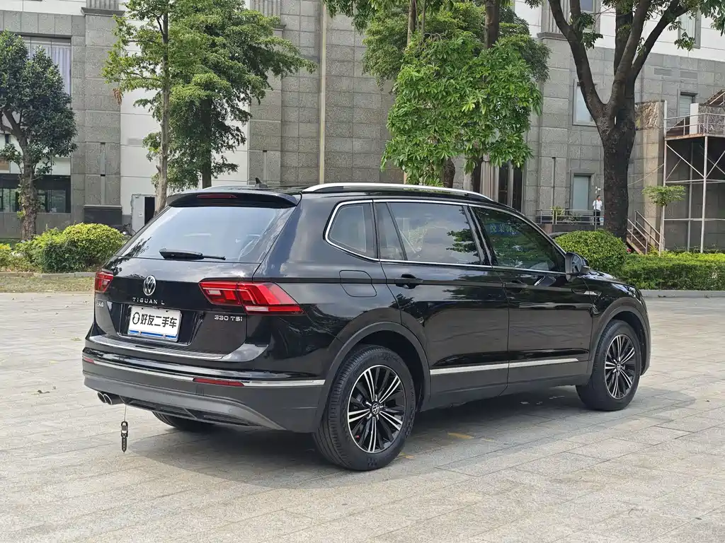 Volkswagen Tiguan L L 2021 330TSI AT Smart