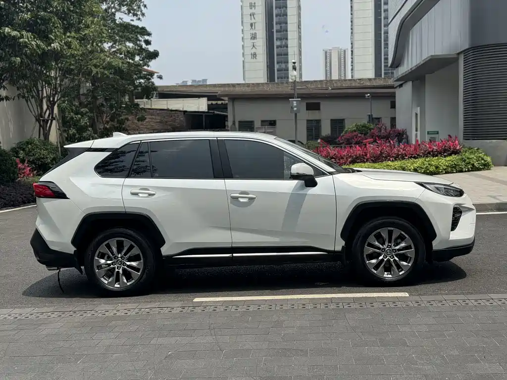 Toyota Wildlander 2021 2.0L CVT Luxury
