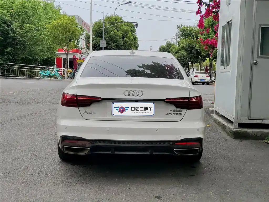 Audi A4L - фото 5