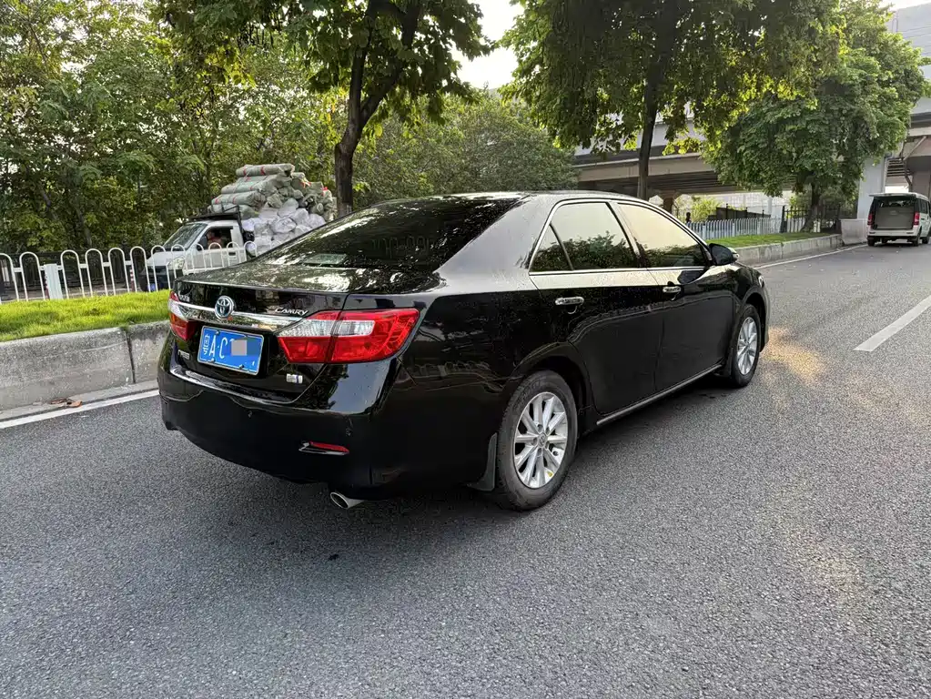 Toyota Camry — миниатюра 6