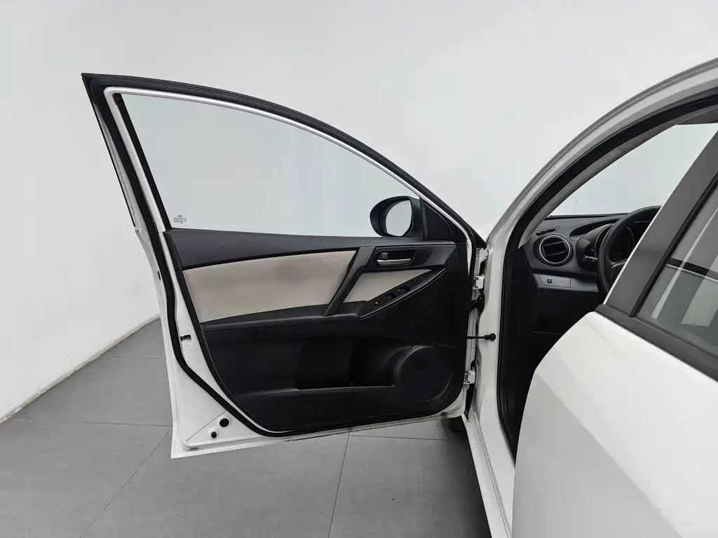 Mazda 3 Xingcheng — миниатюра 8