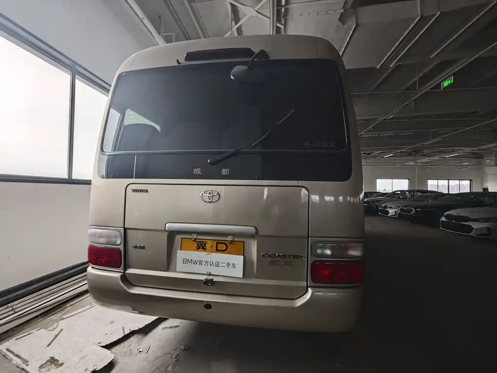 Toyota Coaster — миниатюра 8