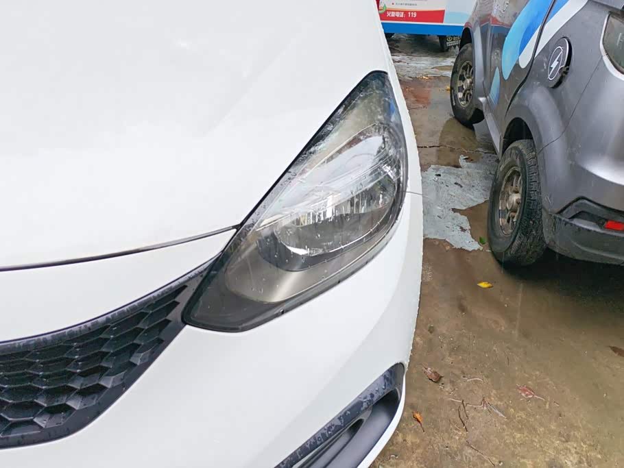 Honda Fit 1.5 л 2023 г. Белый, пробег 42699 км