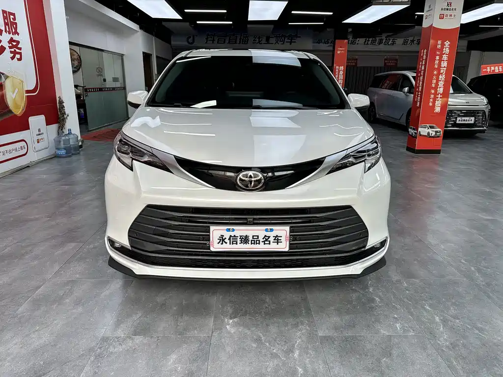 Toyota Sienna — миниатюра 2