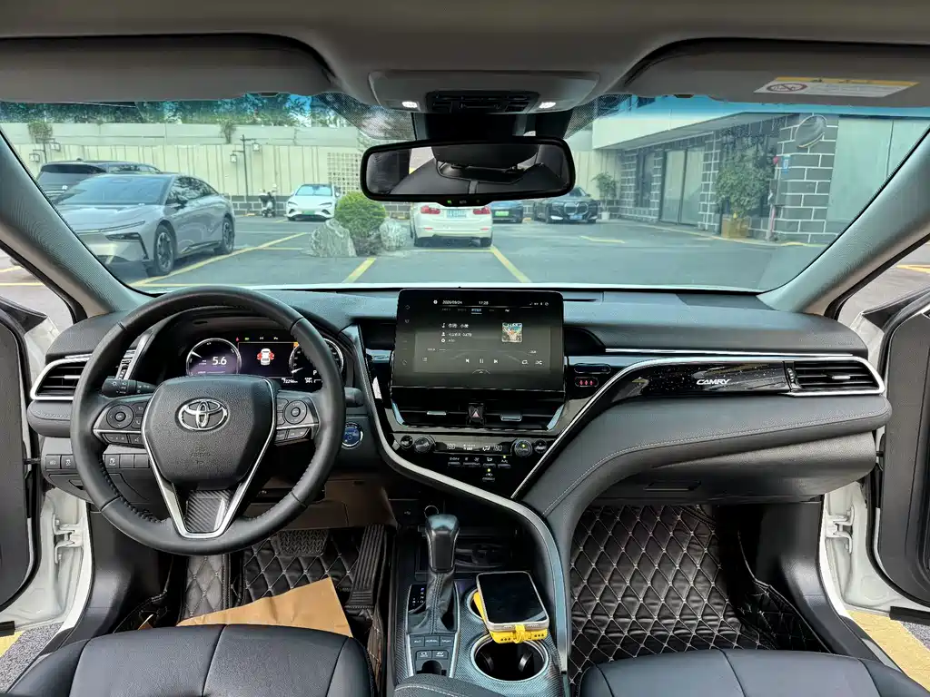 Toyota Camry — миниатюра 14
