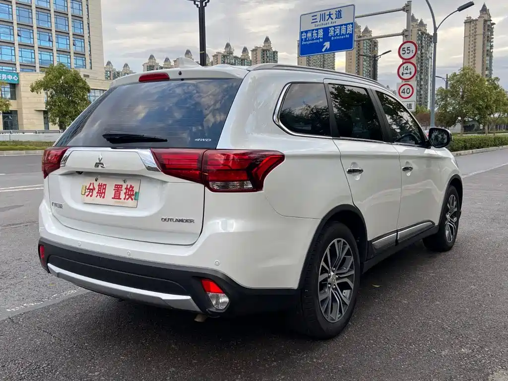 Mitsubishi Outlander — миниатюра 13