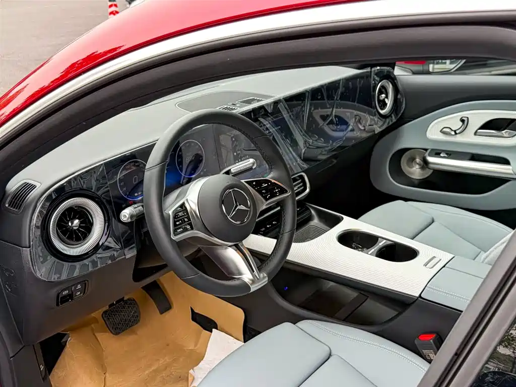 Mercedes-Benz CLA 2025 300L