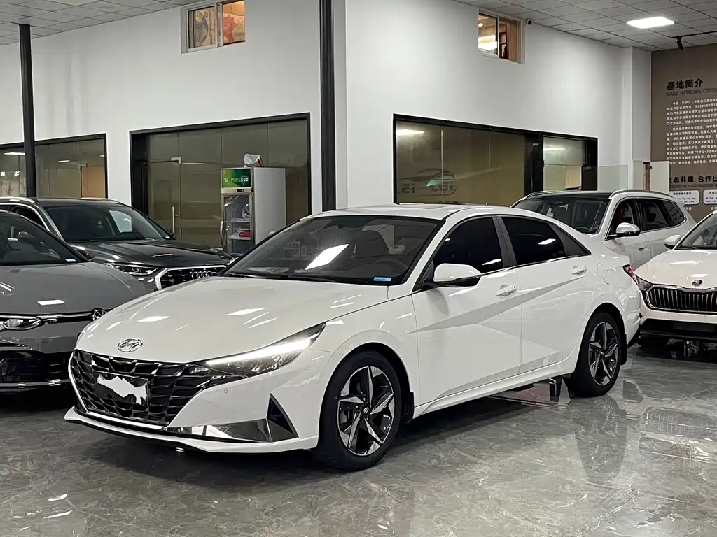 Купить Hyundai Elantra