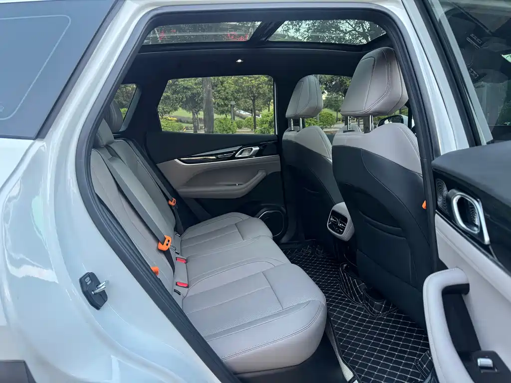 Geely Boyue L — миниатюра 13