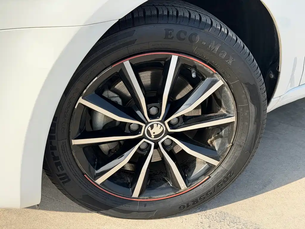 Skoda Octavia — миниатюра 15