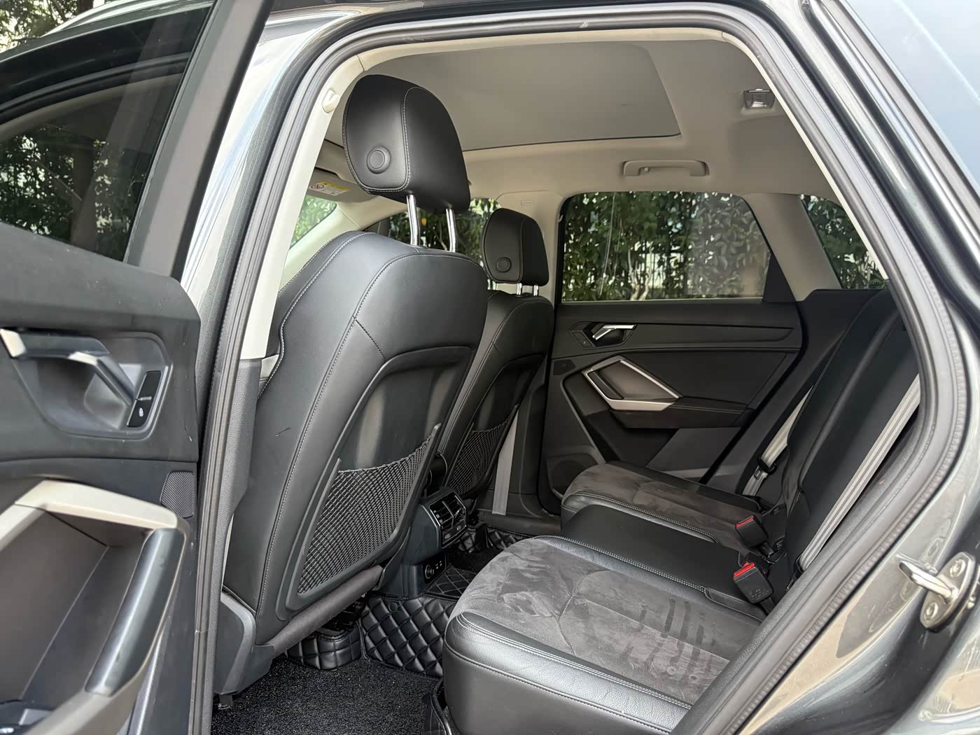 Audi Q3 1.4 л 2021 г. Серебристо-серый, пробег 37000 км