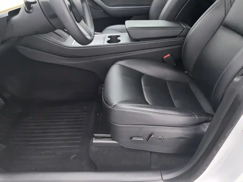 Tesla Model Y — миниатюра 20