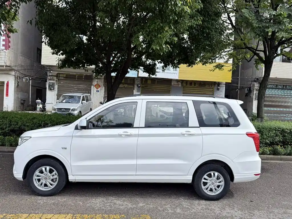 Wuling Hongguang — миниатюра 17