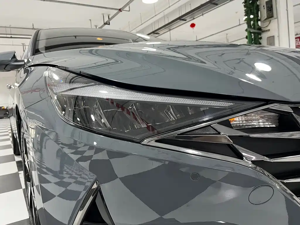 Hyundai Elantra — миниатюра 12