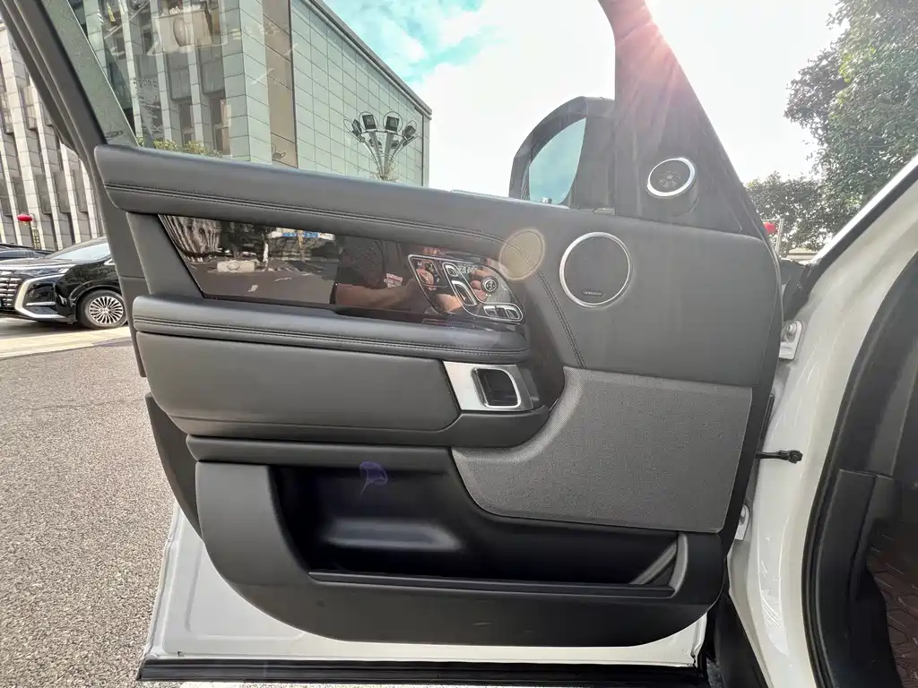 Land Rover Range Rover — миниатюра 16