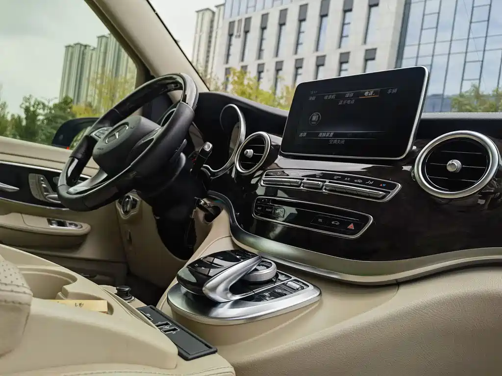 Mercedes-Benz V-Class — миниатюра 12