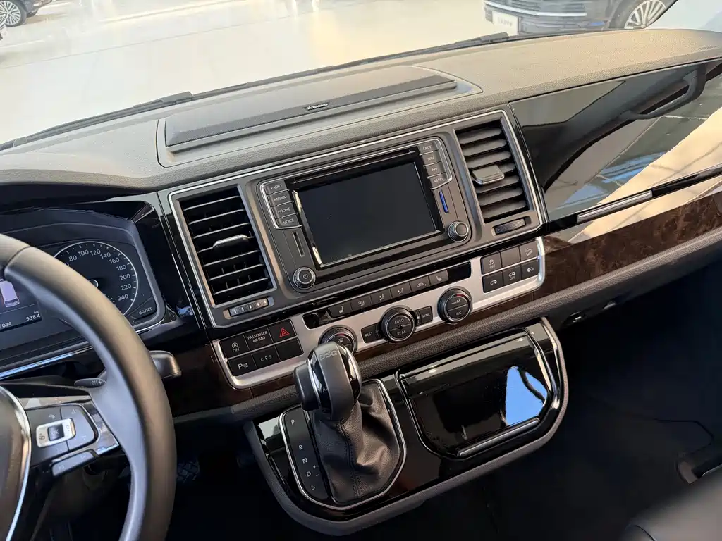 Volkswagen Multivan — миниатюра 9