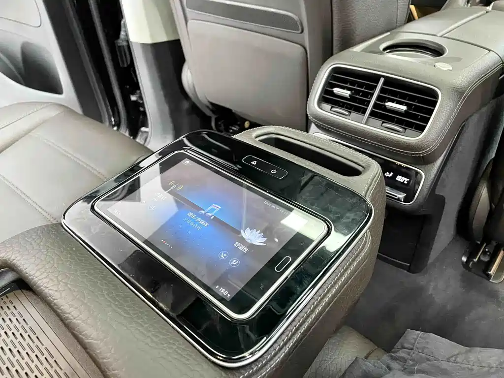 Mercedes-Benz GLS — миниатюра 14