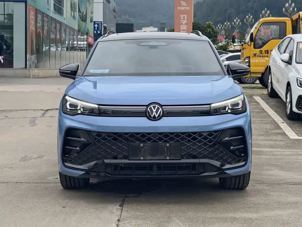 Volkswagen Tiguan L — миниатюра 2