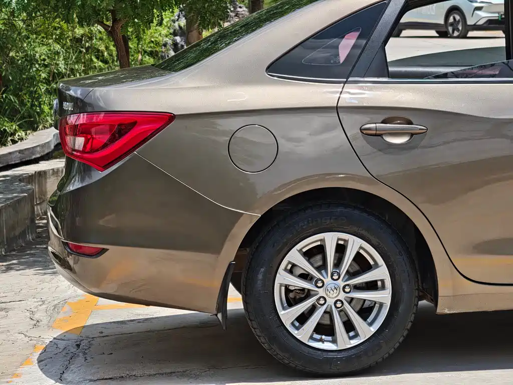 Buick Excelle 2015 15N MT