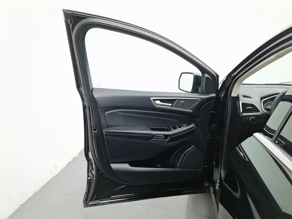 Ford Edge — миниатюра 8