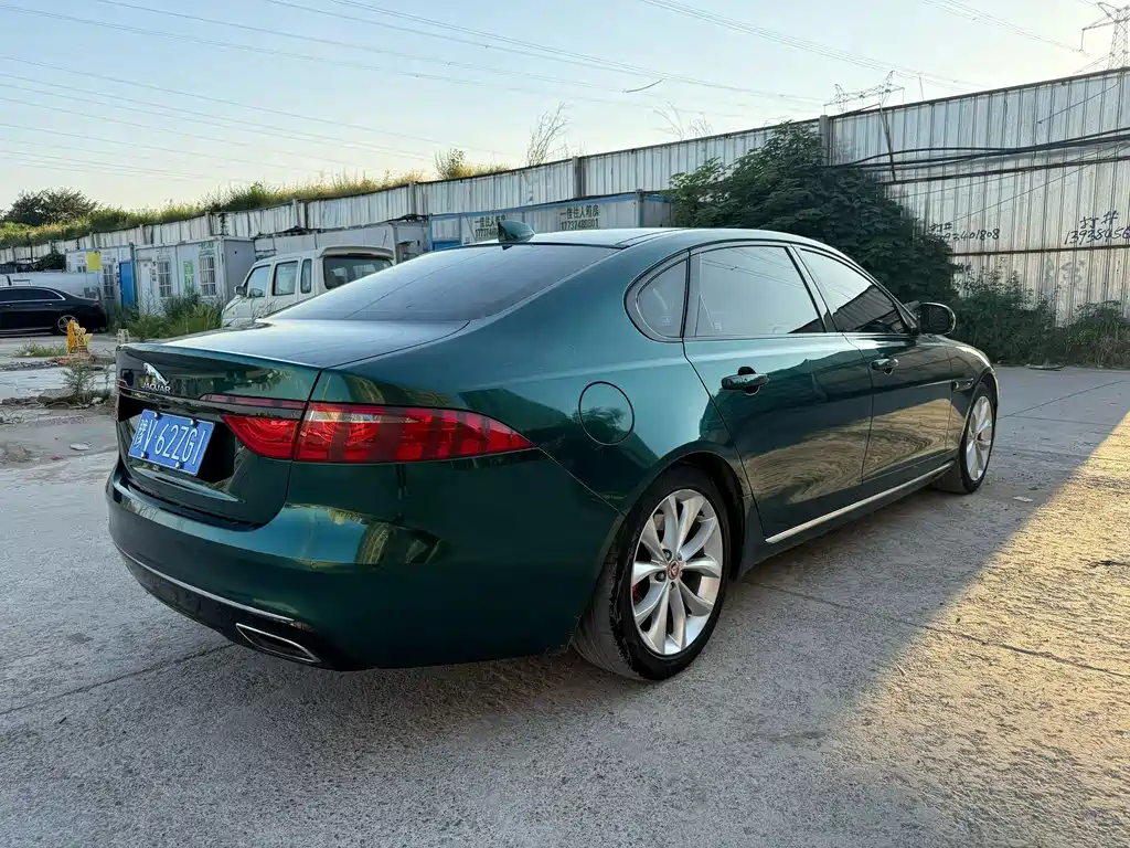 Jaguar XFL — миниатюра 7