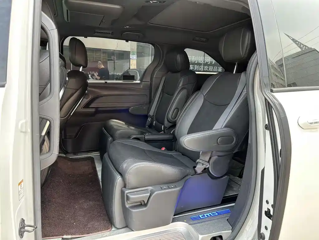 Toyota Sienna — миниатюра 10