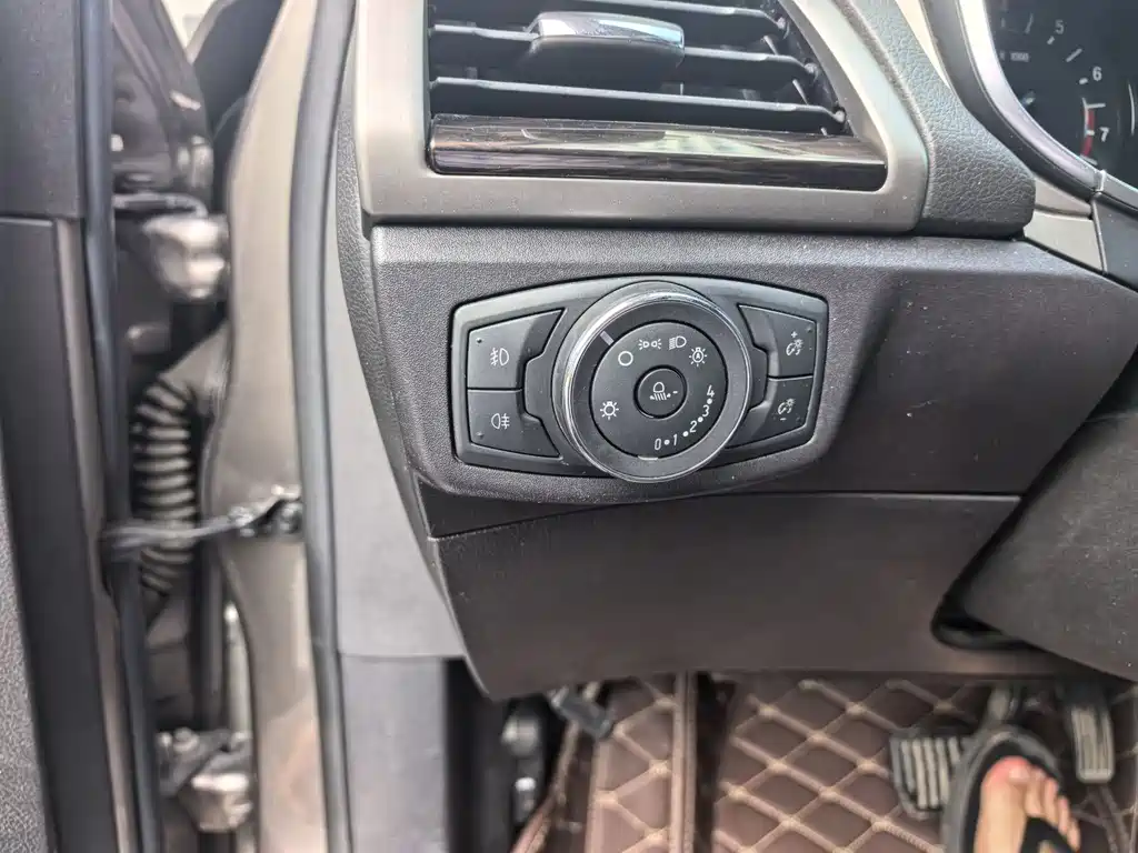 Ford Mondeo 2.0L GTDi200 Fashion Type, фото 17