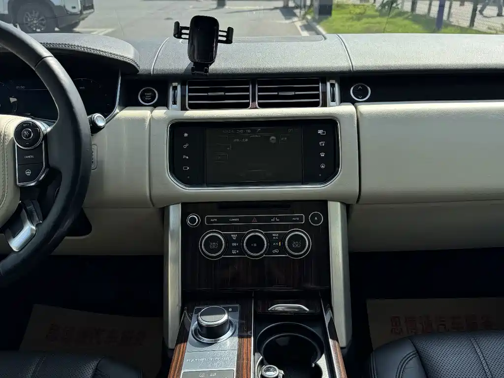Land Rover Range Rover — миниатюра 9