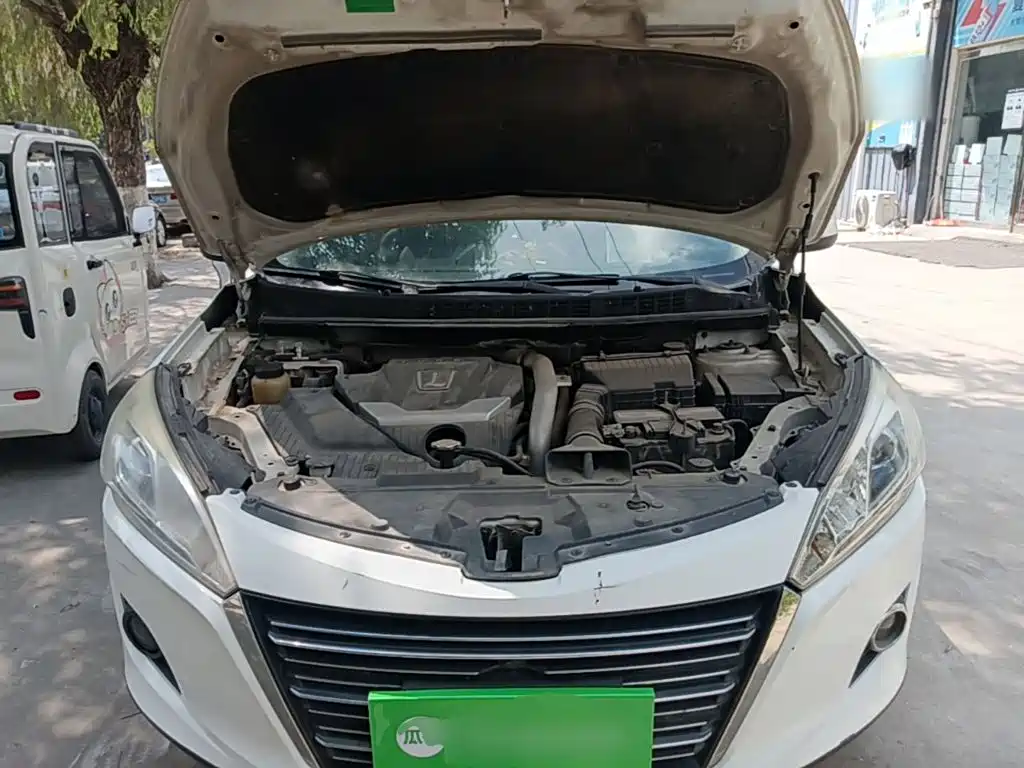 Luxgen U6 — миниатюра 20