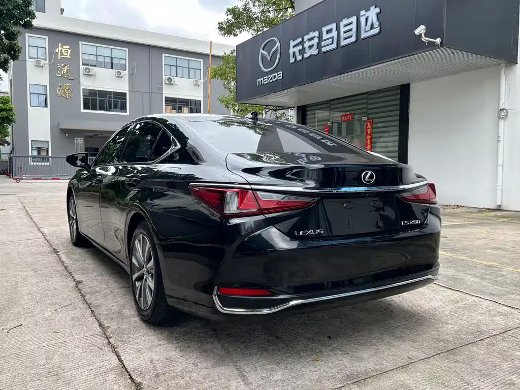Lexus ES — миниатюра 9