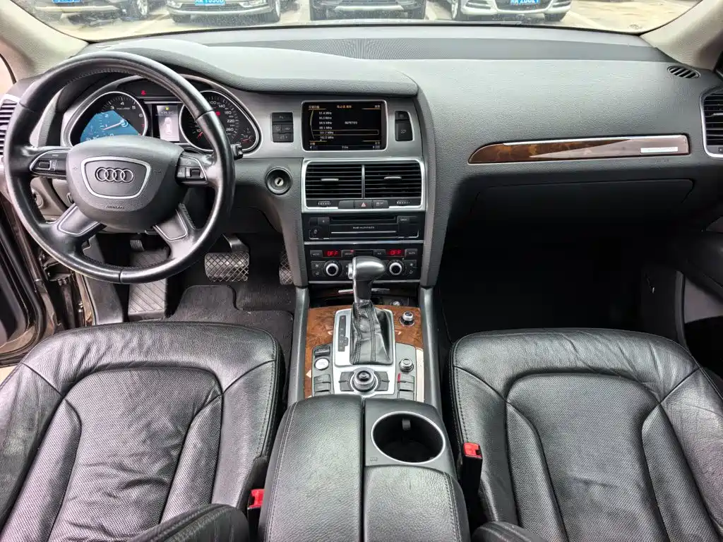 Audi Q7 — миниатюра 12
