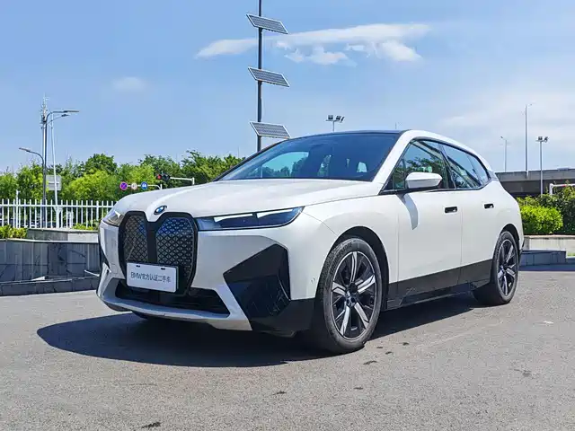 2025 BMW iX
