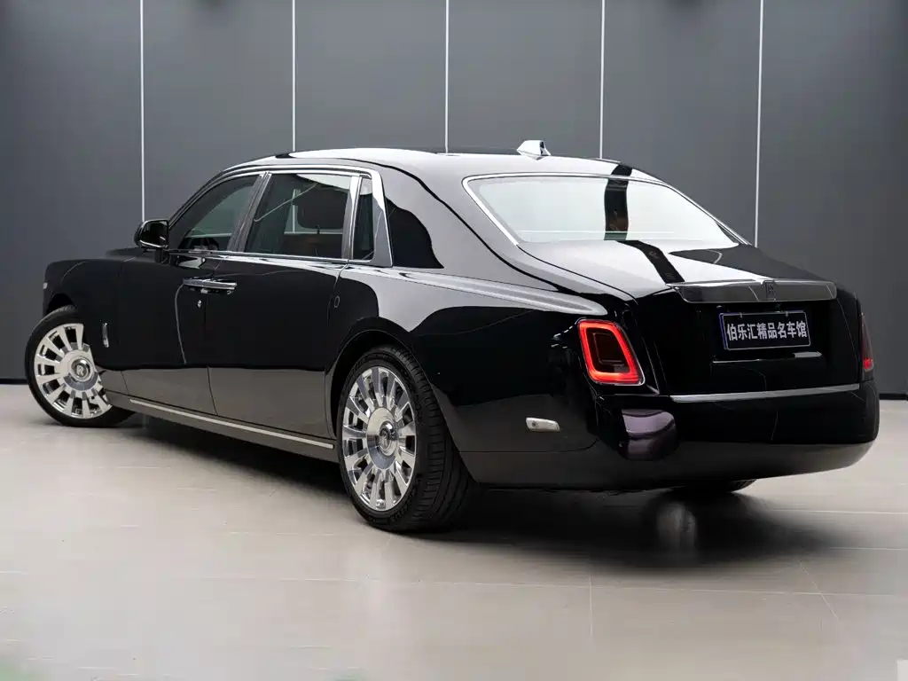 Rolls-Royce Phantom — миниатюра 4