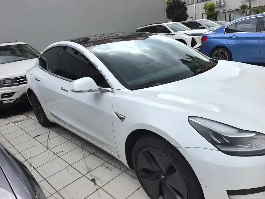 Tesla Model 3 — миниатюра 4