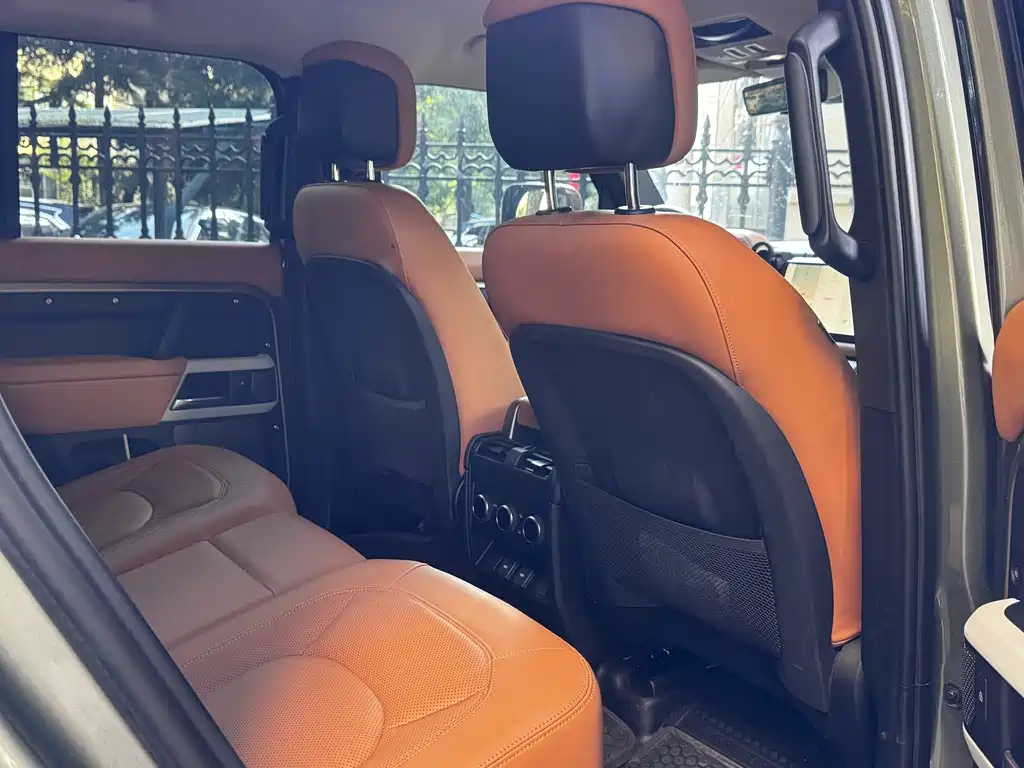 Land Rover Defender — миниатюра 8
