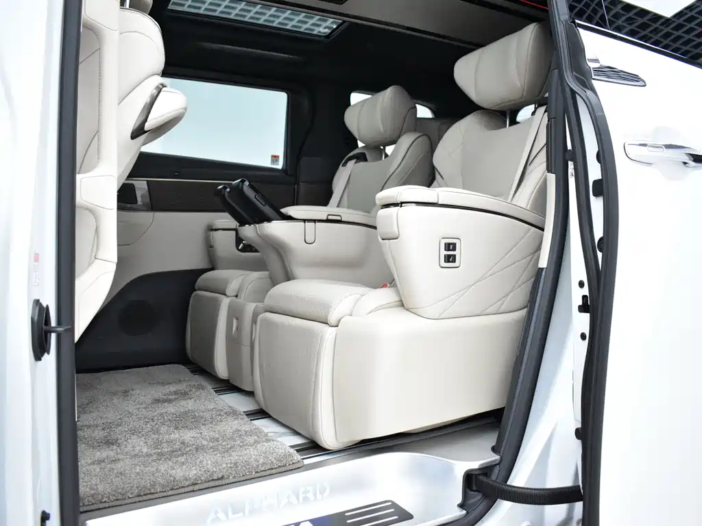 Toyota Alphard — миниатюра 18