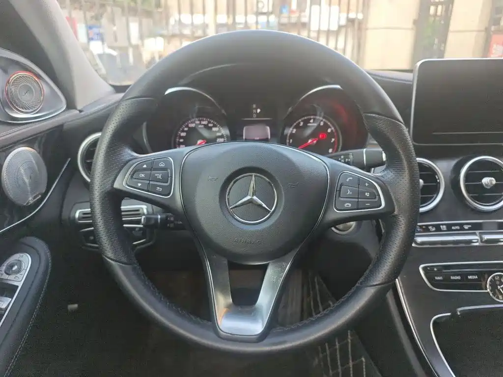 Mercedes-Benz C-Class — миниатюра 7