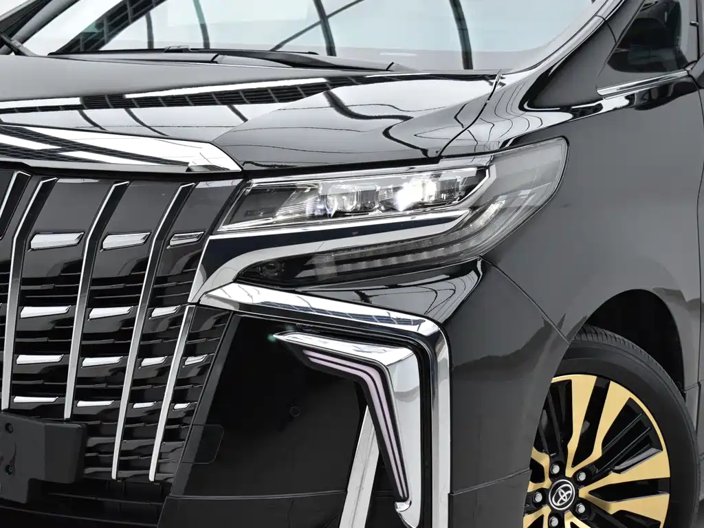 Toyota Alphard — миниатюра 5