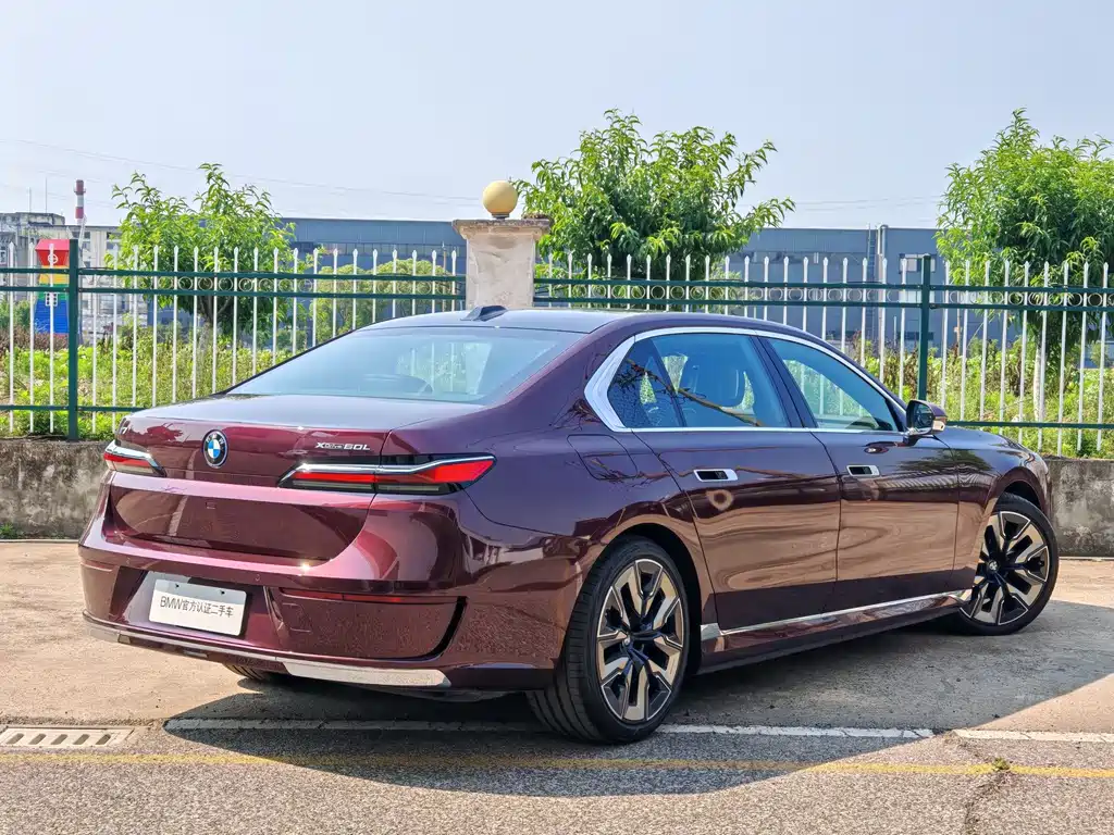 BMW i7 2023 xDrive60L Luxury
