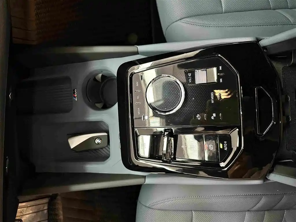 BMW 5 Series — миниатюра 17