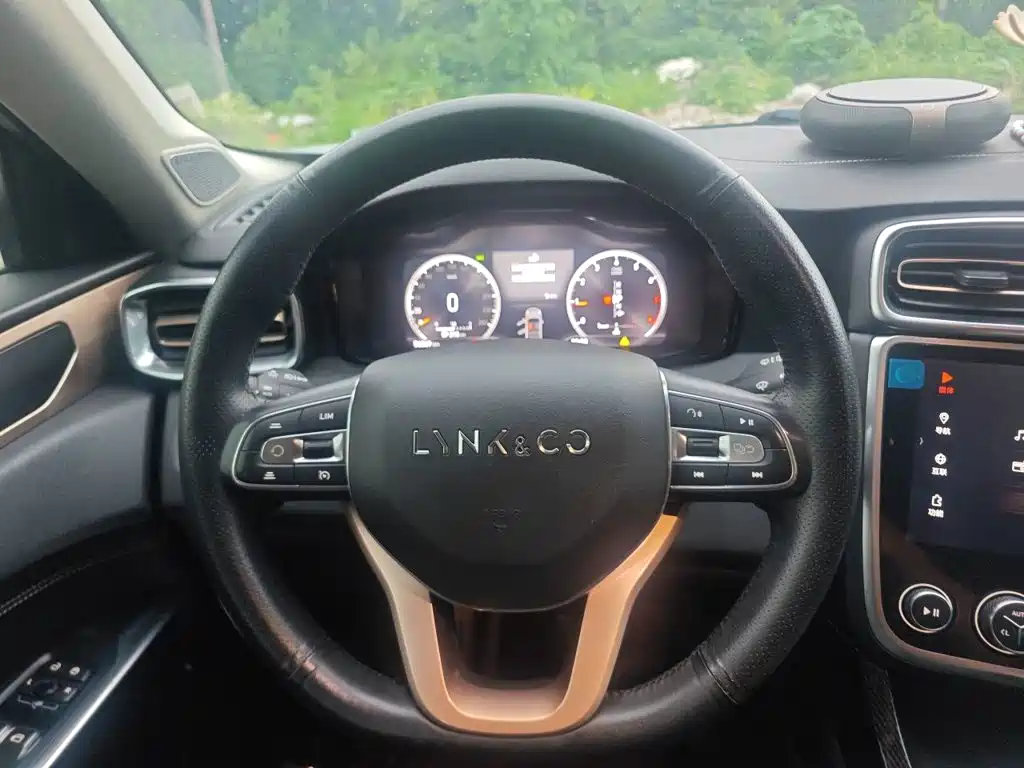 Lynk & Co 01 — миниатюра 7