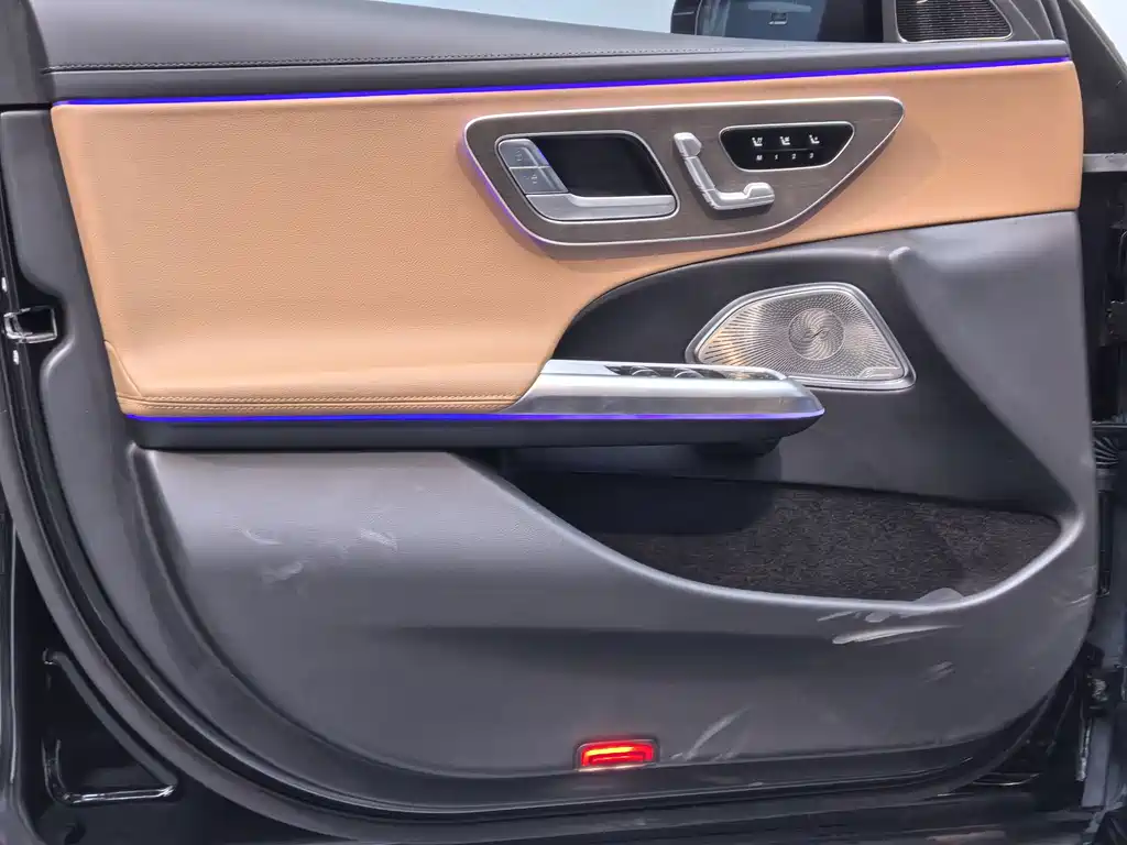 Mercedes-Benz E-Class — миниатюра 9