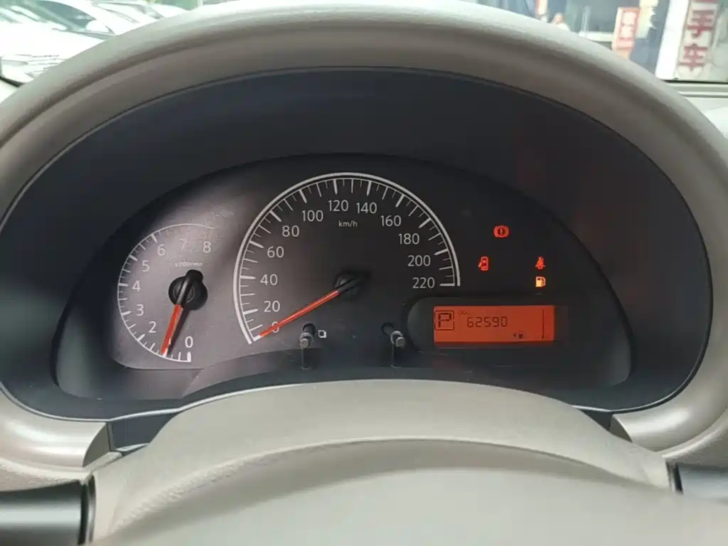 Nissan Sunny — миниатюра 12