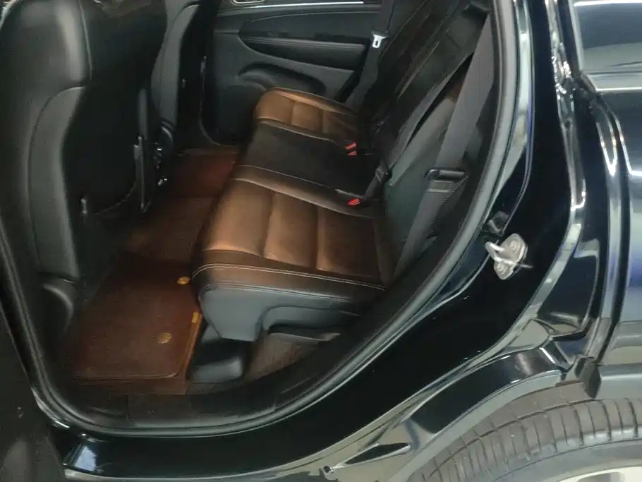 Jeep Grand Cherokee (Import) — миниатюра 11