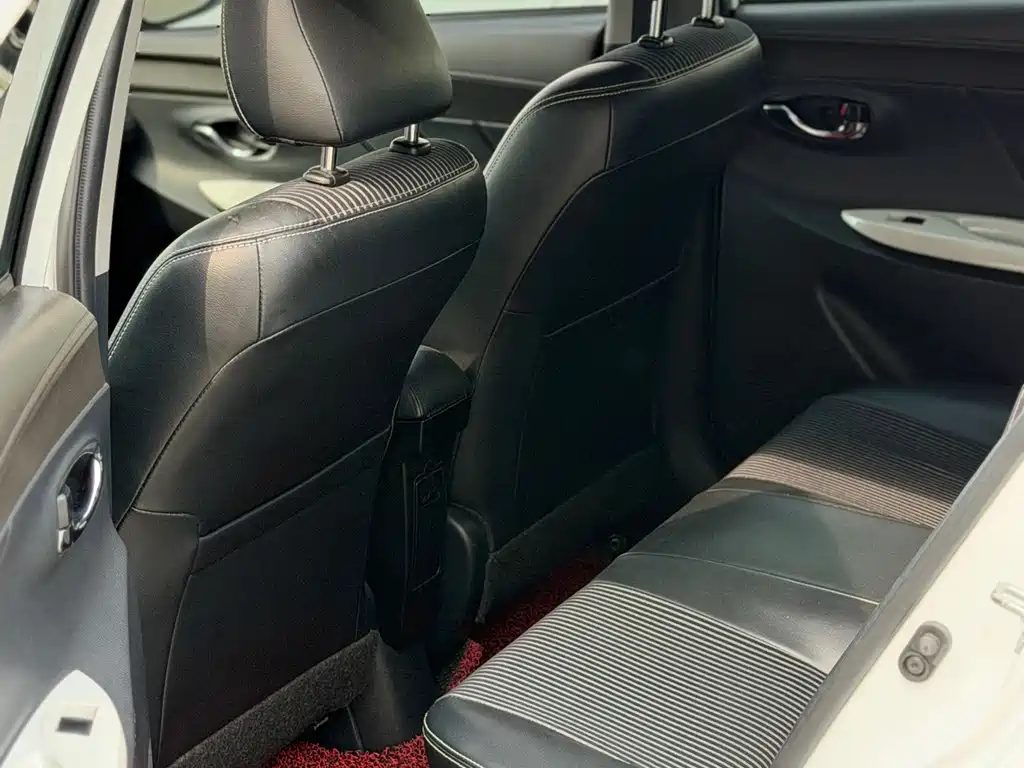 Toyota Yaris L — миниатюра 7